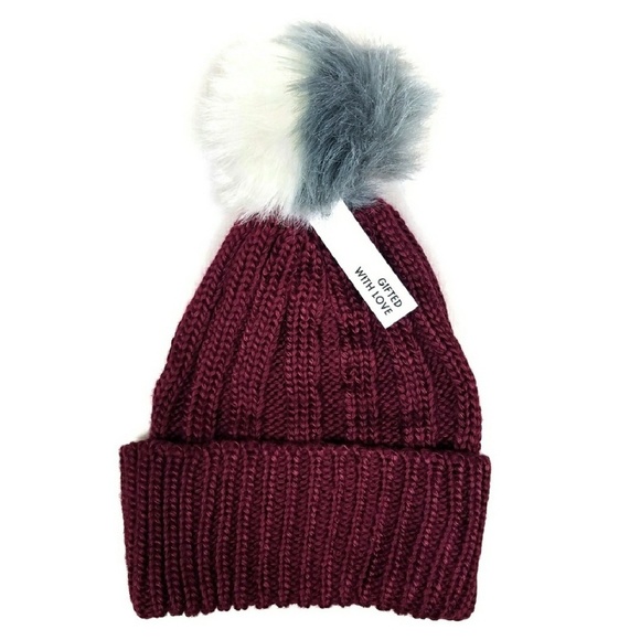 BCBGeneration Accessories - ❄3/$20 BCBGeneration Faux Fur Pom Pom Beanie